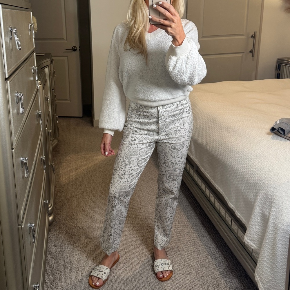 White and Gray Paisley Ankle Cropped Pants Size Small